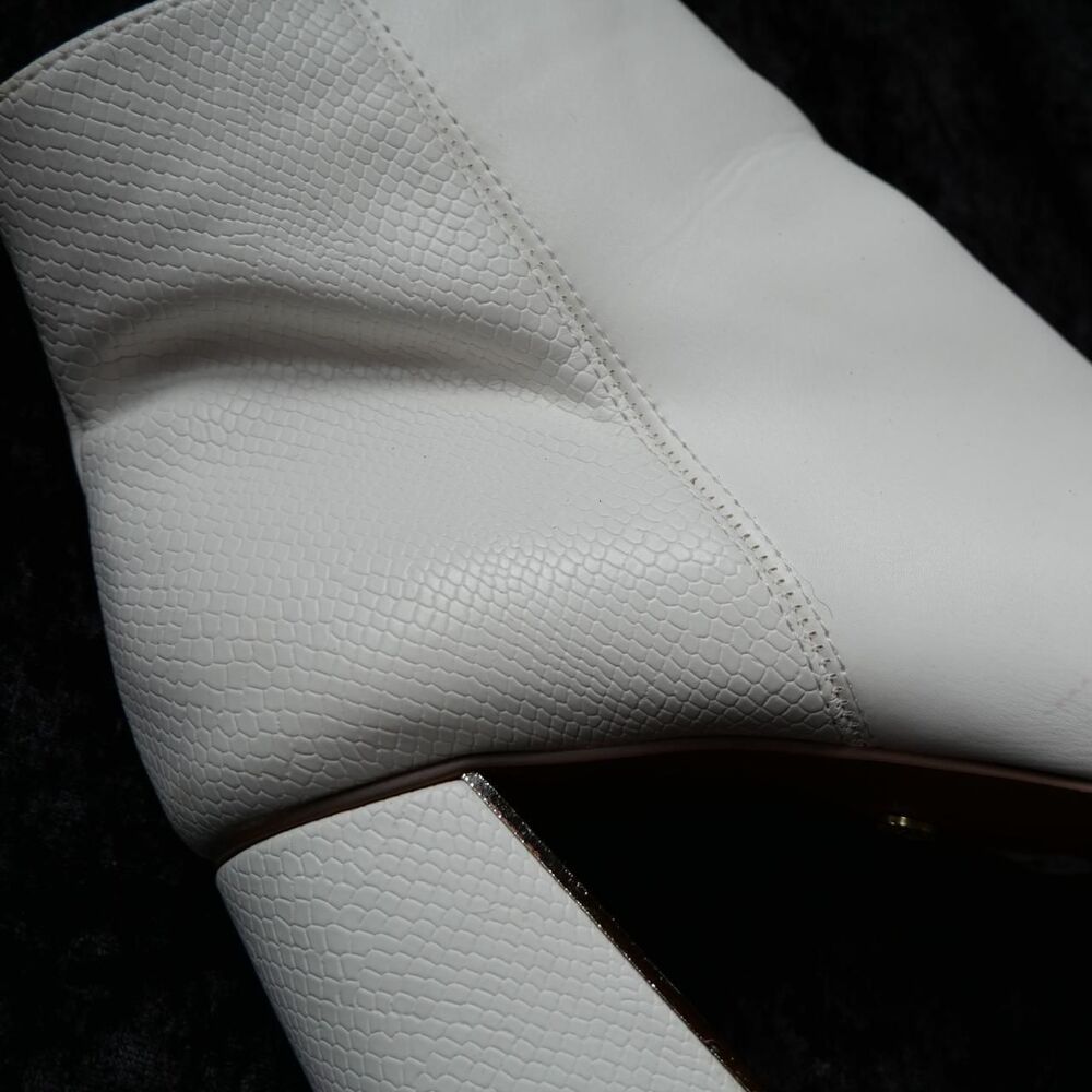 Xoxo Women's White Boots